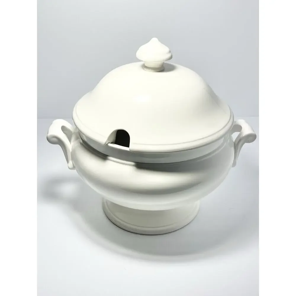 Villeroy & Boch “Pure White” Porcelain Soup Tureen & Lid 11 1/4” 3 Quarts